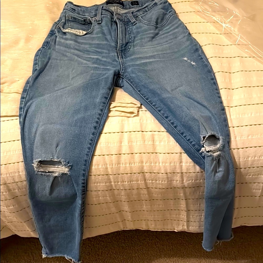 *Lucky Brand Blue Skinny Distressed Jeans